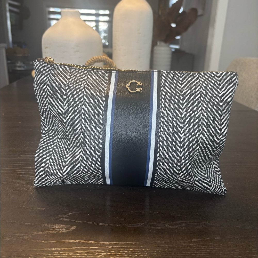 C Wonder printed pouch Preowned, Black And White